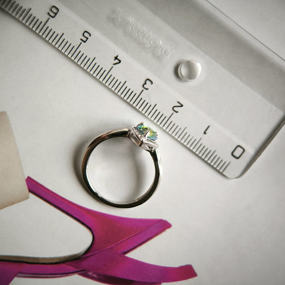 Серебряное кольцо с мистик топазом 0.828ct, фианитами