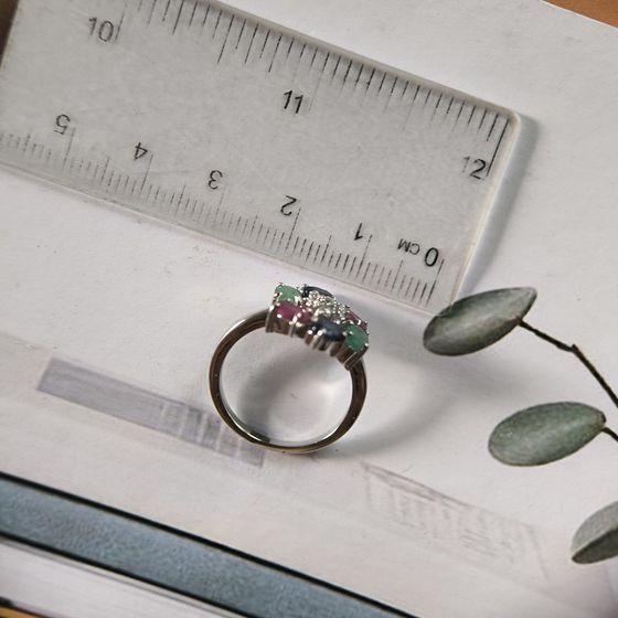 Срібна каблучка із сапфіром, рубіном, смарагдом