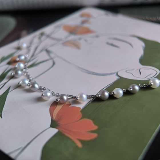 Silver necklace with pearls