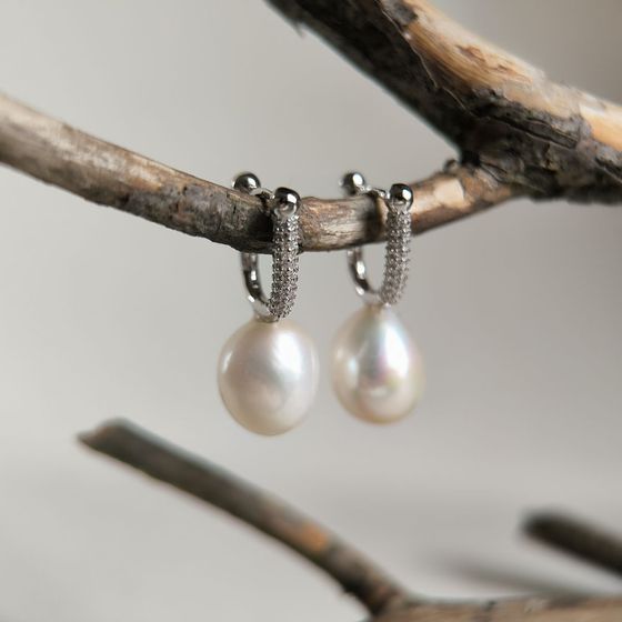 Серебряные серьги с жемчугом барочным, фианитами