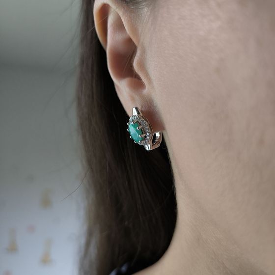 Серебряные серьги с изумрудом, фианитами