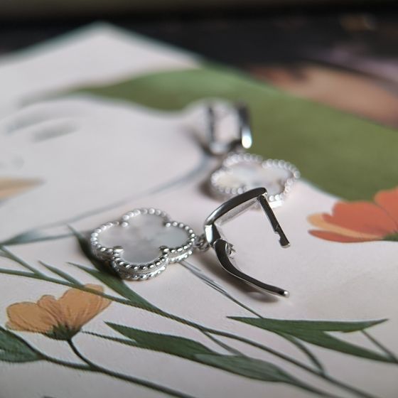Silver earrings with mother-of-pearl