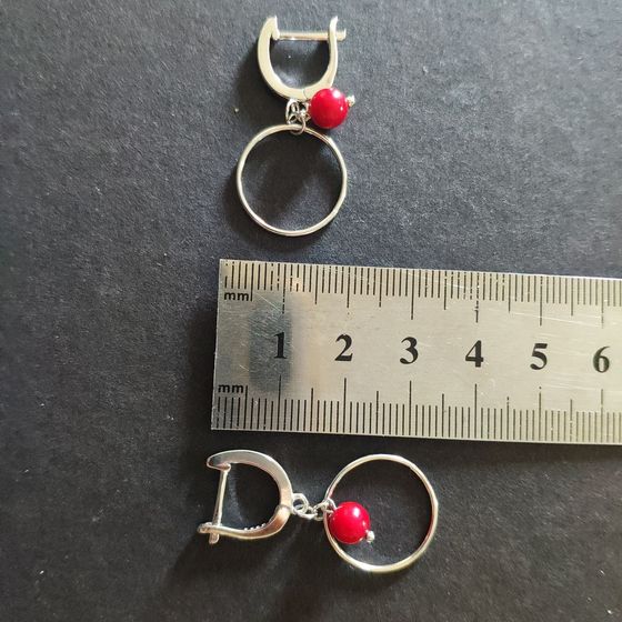 Срібні сережки з коралом