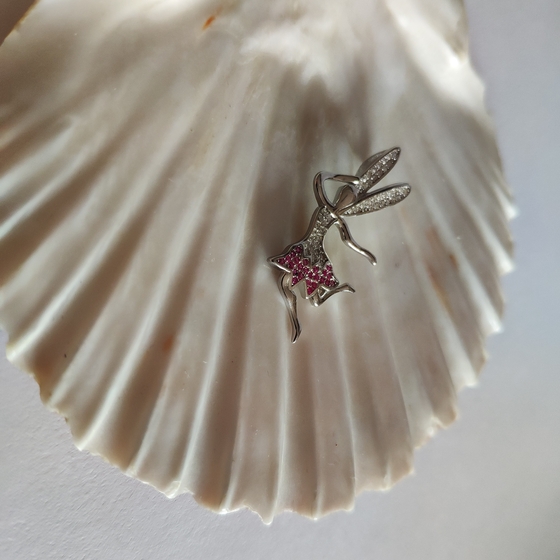 Silver pendant with phianites