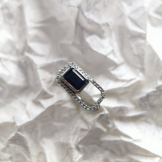 Silver ring with 1.735ct sapphire and cubic zirconia