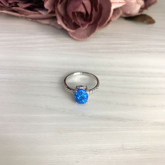 Silver ring with a 1.128-carat opal