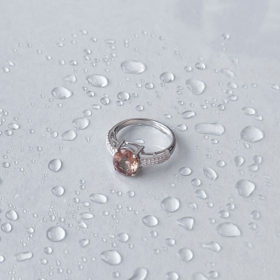 Silver ring with a 2.795-carat sultanite