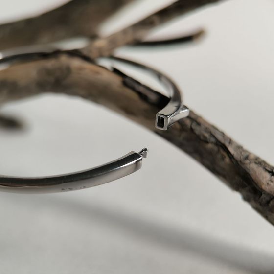 Silver bracelet with phianites