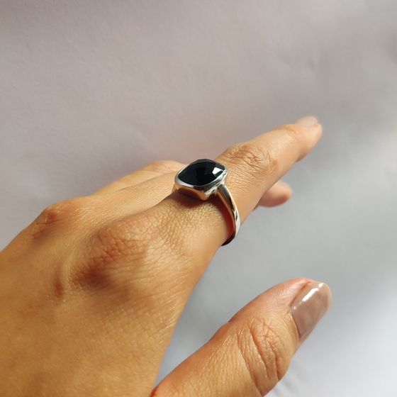 Серебряное кольцо с ониксом 4.567ct