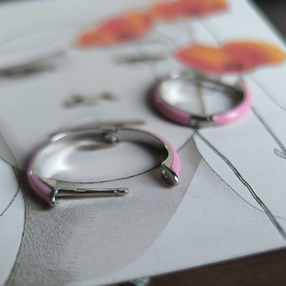 Срібні сережки з фіанітами, емаллю