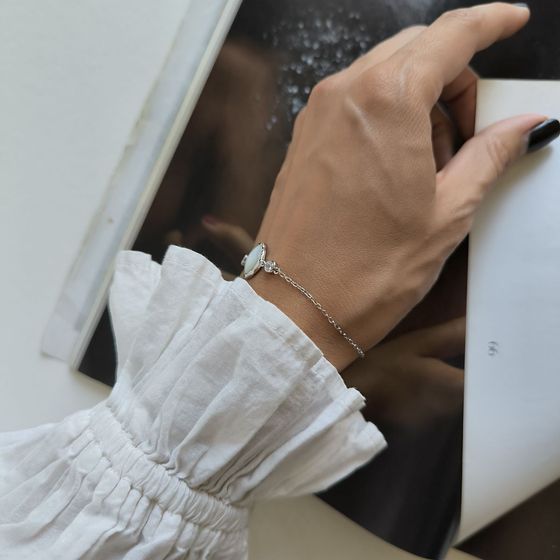 Silver bracelet with mother-of-pearl, phyanites