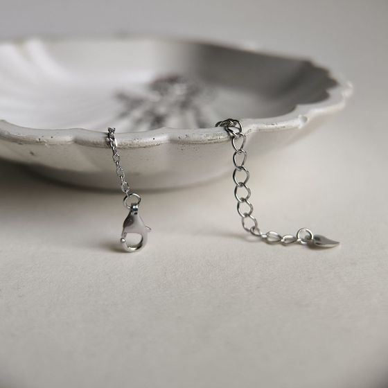 Silver necklace with agate