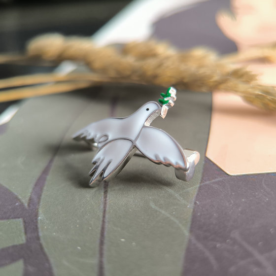 Серебряная брошка с емаллю