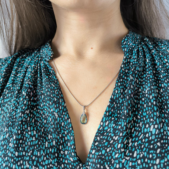 Срібна підвіска з містичним топазом 3,365 карата