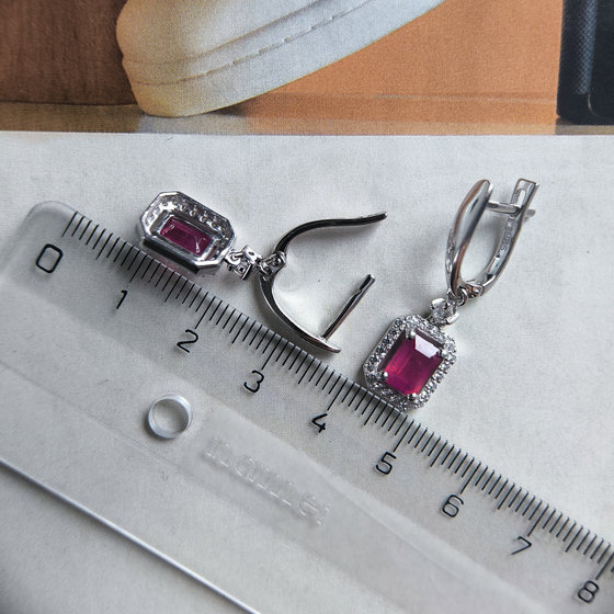 Срібні сережки з рубіном 3.754ct, фіанітами