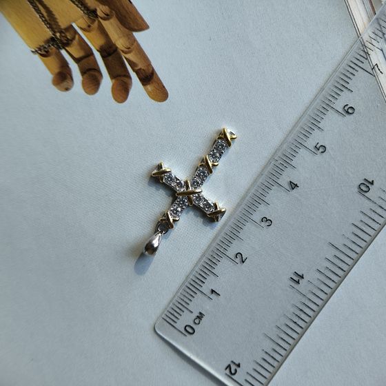 Серебряный крестик с фианитами