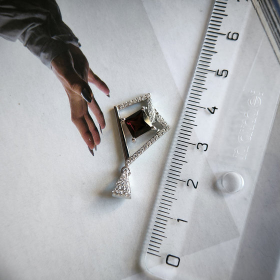 Срібна підвіска з гранатом 1.701ct