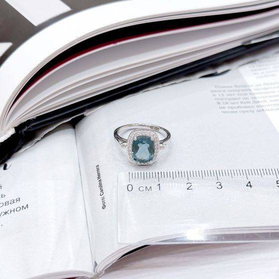 Серебряное кольцо с топазом Лондон Блю