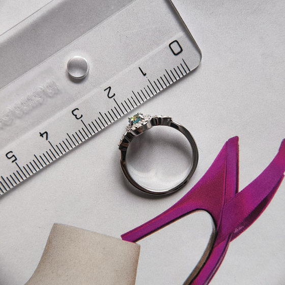 Серебряное кольцо с мистик топазом, фианитами