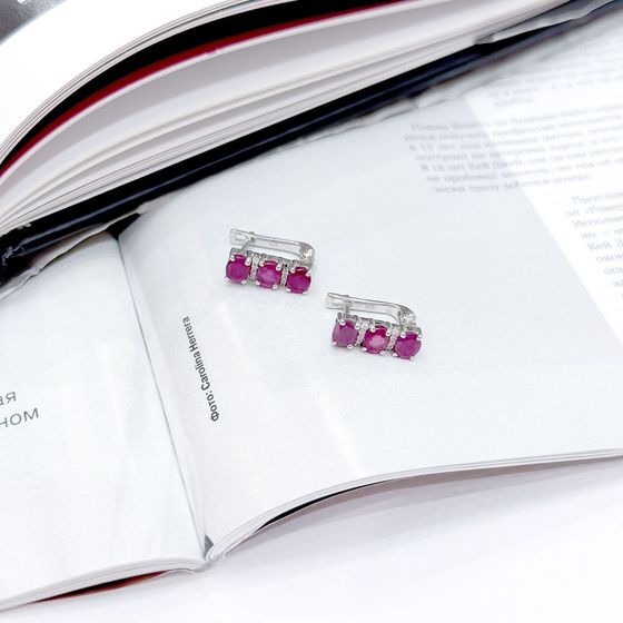 Серебряные серьги с рубином 3.269ct, фианитами