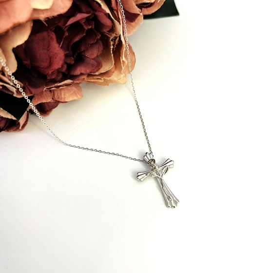 Silver necklace without stones