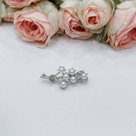 Silver brooch with pearls
