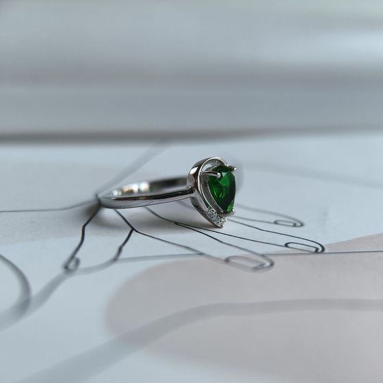 Срібна каблучка зі смарагдом nano 0.605ct