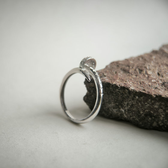 Срібна каблучка з фіанітами 0.12ct