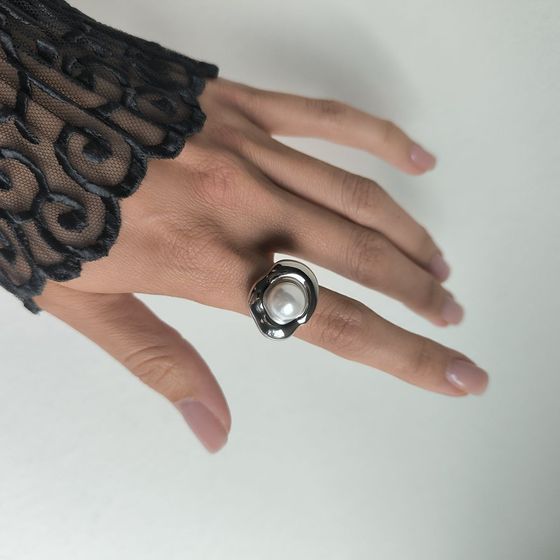 Silver ring with pearls