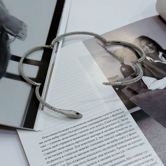 Silver bracelet with phianites, semallu