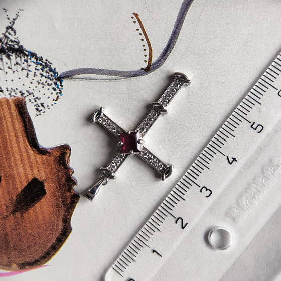 Срібний хрестик з рубіном 1,53 карата, фіанітами