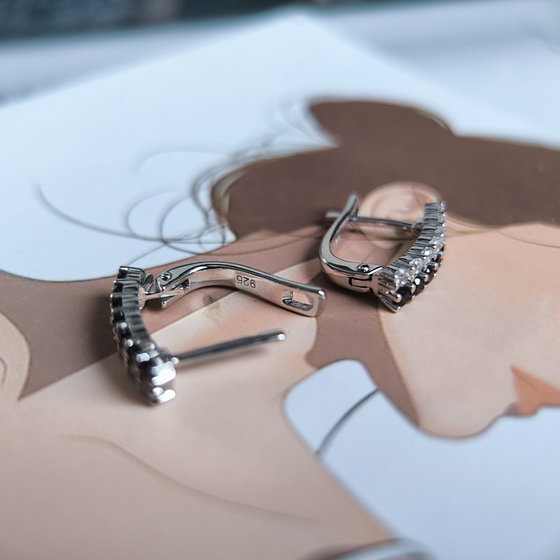 Silver earrings with garnet 1.369ct