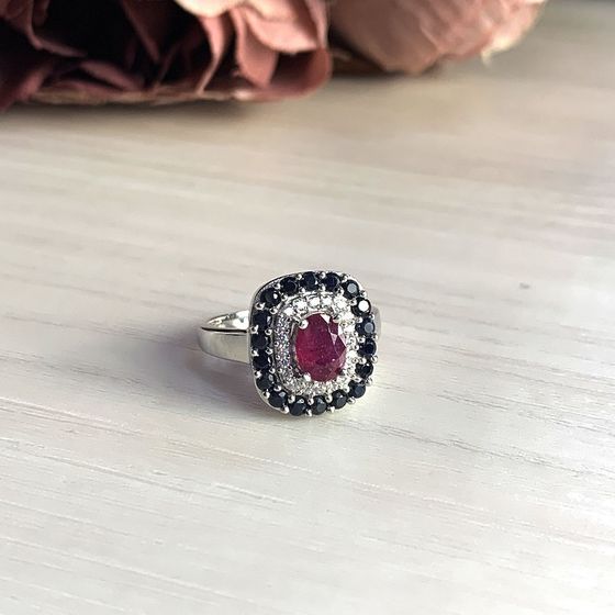 Срібна каблучка з рубіном 2,313 карата та сапфіром