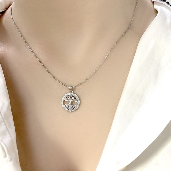 Silver pendant with phianites