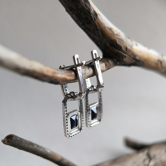 Срібні сережки з сапфіром 3.321ct, фіанітами