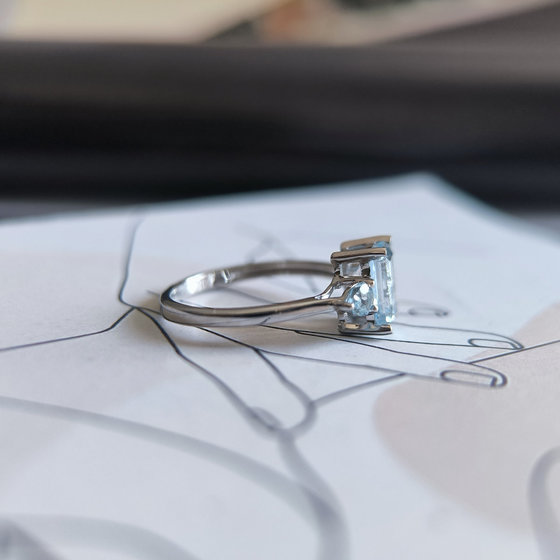 Срібне кільце з топазом 2,25 карата