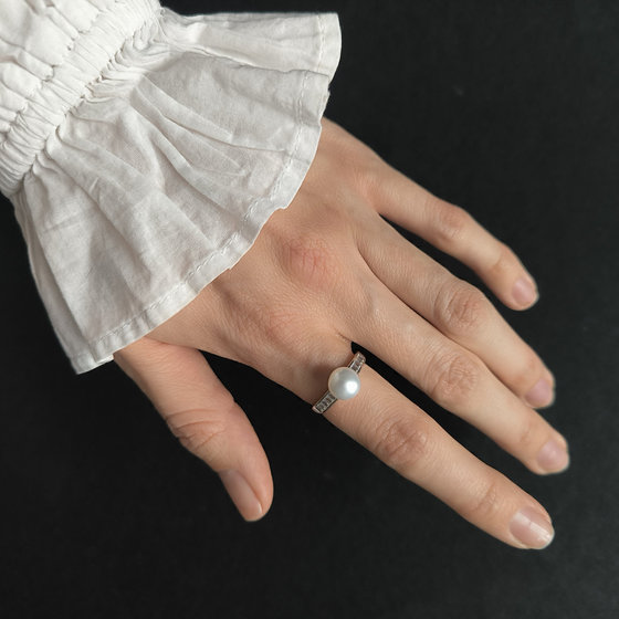 Silver ring with pearls and cubic zirconia