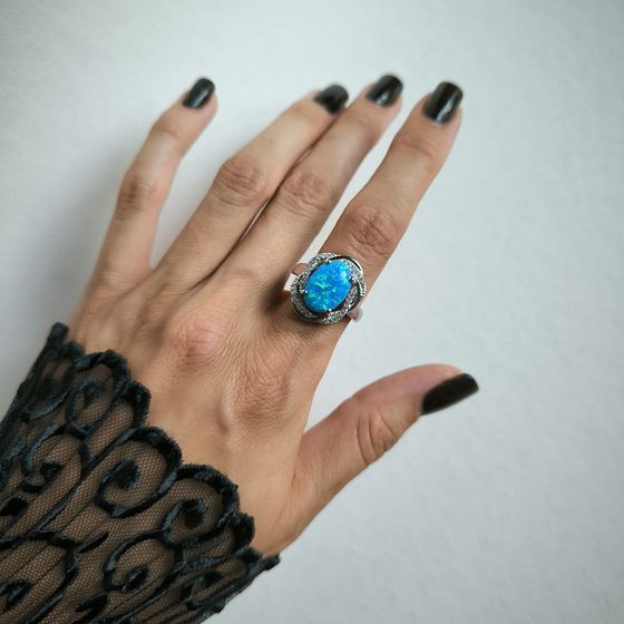 Sterling silver ring with opal 2.813ct