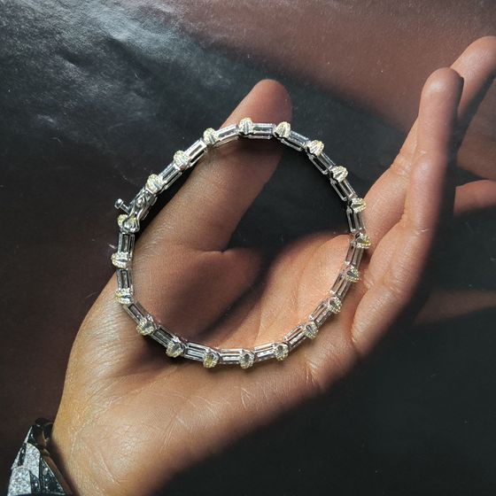 Silver bracelet with phianites