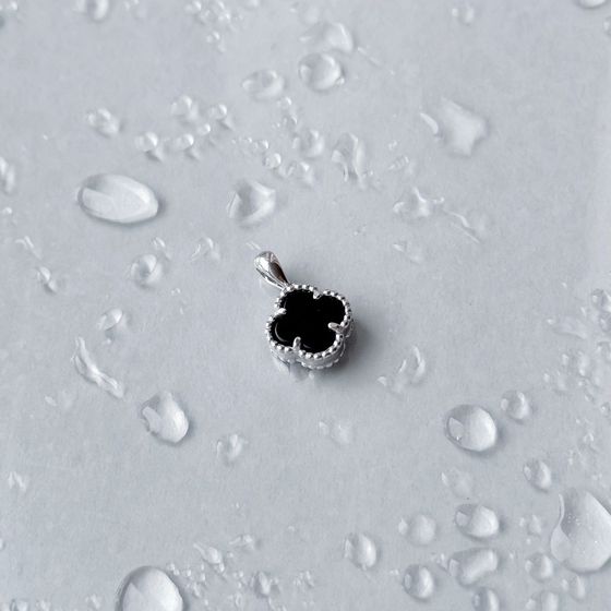 Silver pendant with onyx