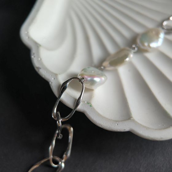 Silver bracelet with baroque pearls