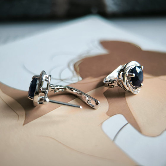 Silver earrings with a 3.31-carat sapphire and cubic zirconia