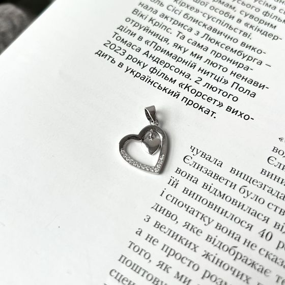 Silver pendant with phianites