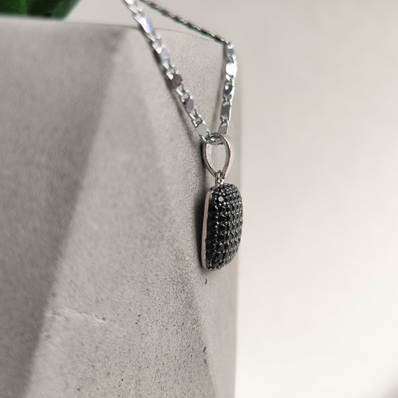 Silver pendant with cubic zirconia