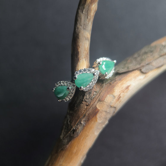Silver ring with emerald 1.432ct