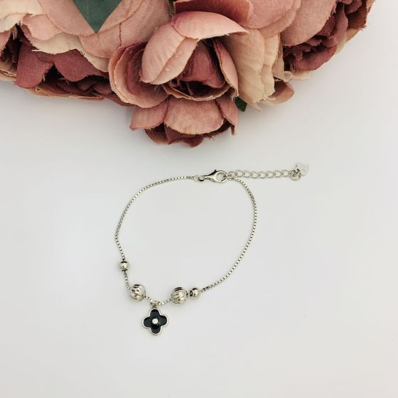 Silver bracelet with yemallu