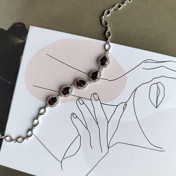 Серебряный браслет с гранатом 5.559ct