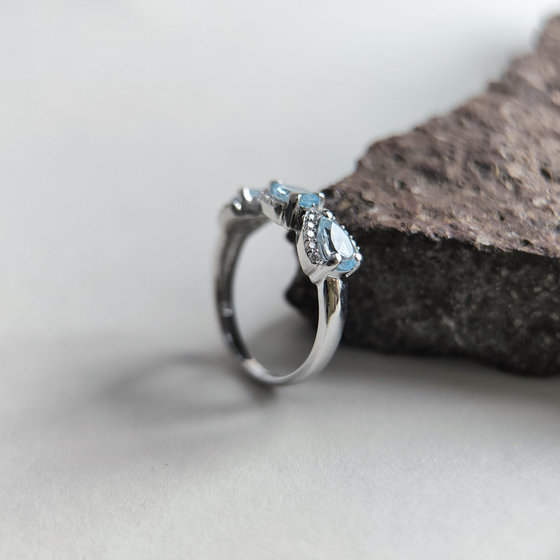 Silver ring with topaz 1.601ct, cubic zirconia