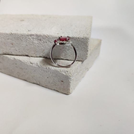 Серебряное кольцо с рубином 4.69ct