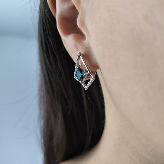Срібні сережки з топазом Лондон Блю 2.369ct, фіанітами